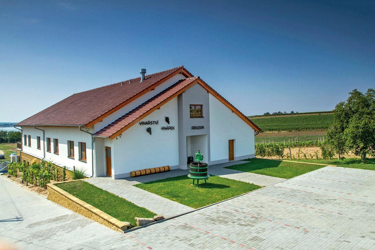 Vinarstvi & Penzion Knapek Strachotin Hotel Екстериор снимка