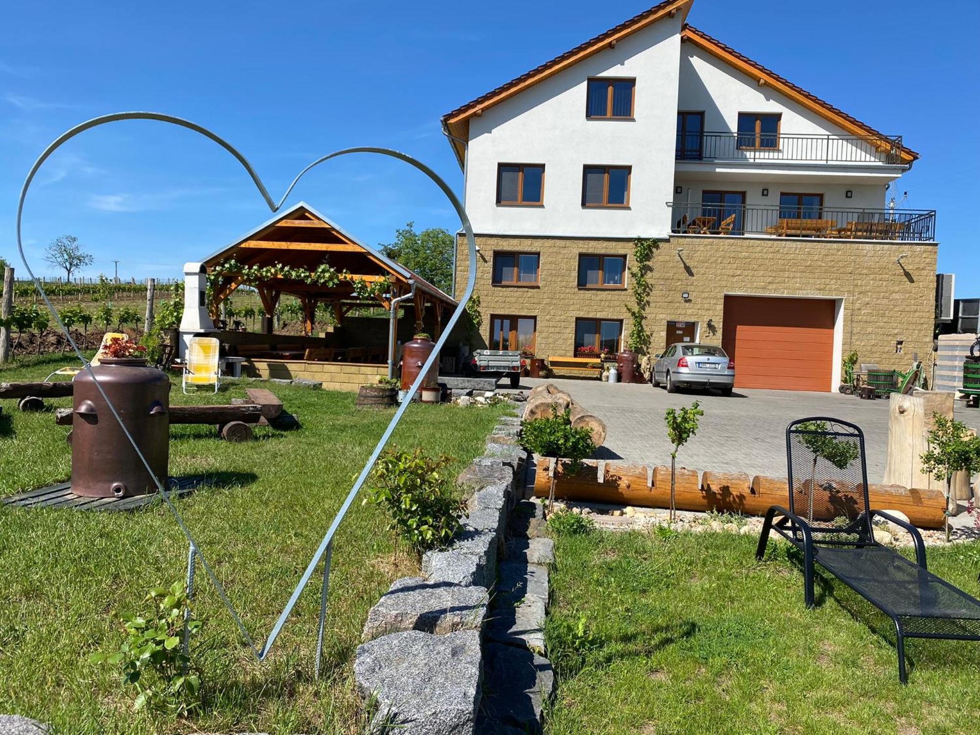 Vinarstvi & Penzion Knapek Strachotin Hotel Екстериор снимка